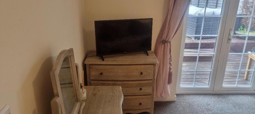 Swindon 6 Deluxe Doubles 2 With En Suite In Large House - No Pets Ngoại thất bức ảnh
